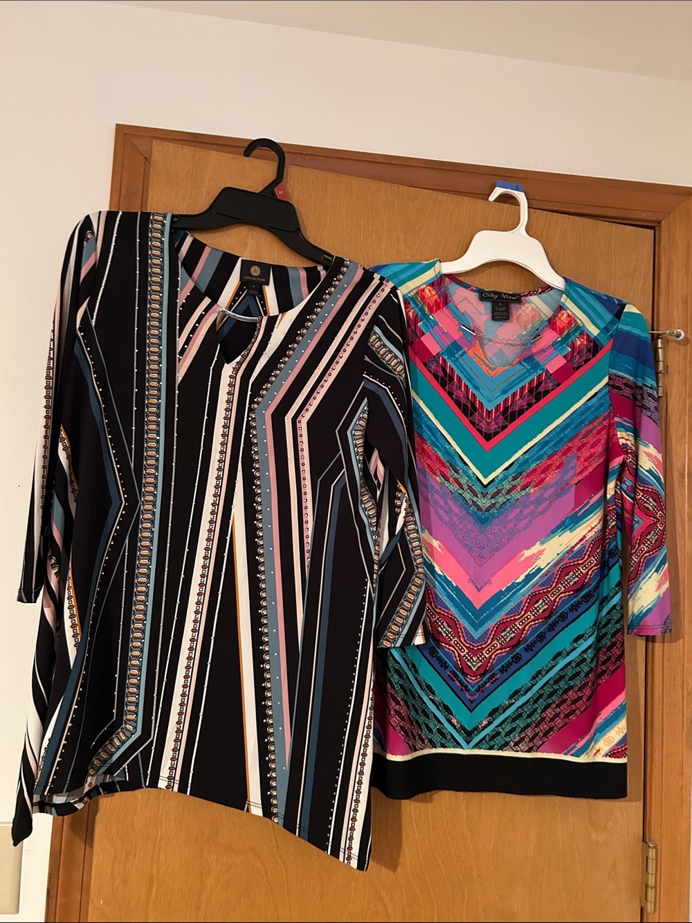 New Ladies 2 Tops Sz Medium